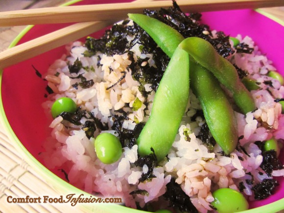 Rice topped with seaweed and edamame.